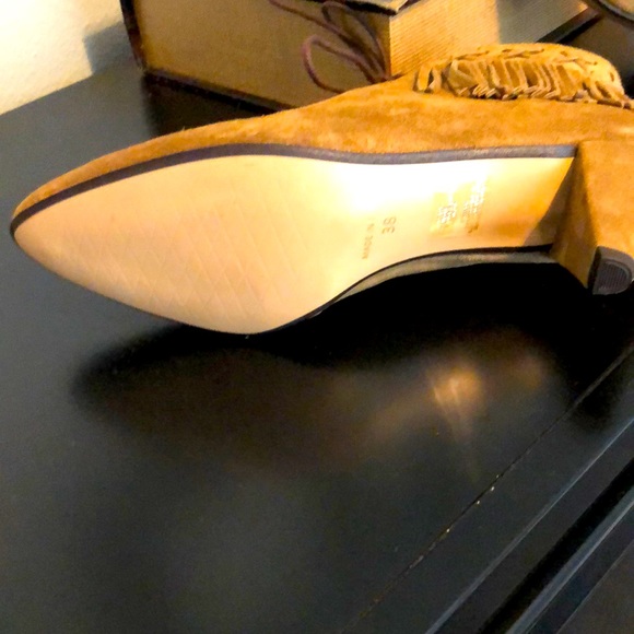 New Sundance Booties Sixty Ever size 38/7.5 .Heels 2 1/2 tan suede - Picture 2 of 6